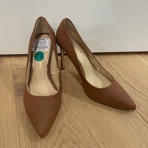 NWT nude suede pumps